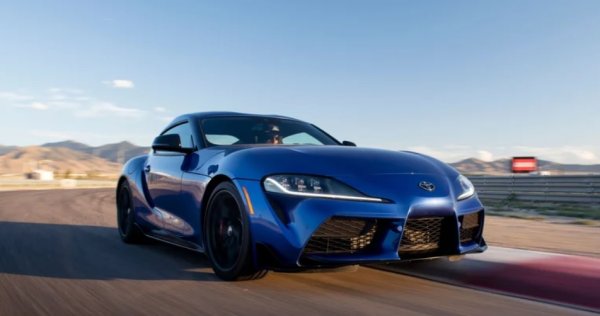 Има всякакви причини да считаме MkIV Supra за една от най-готините JDM коли, създавани някога. Тунинг маниаците успяха да извлекат луди конски сили от двигателя 2JZ , филмите превърнаха колата в герой, а нейният стил е емблематичен. Така че към най-новата Supra има големи очаквания. Сегашното пето поколение (MkV) Supra стартира през 2020 г. и все още се продава. Предлага се с ръчна скоростна кутия и сега се задвижва изключително от шестцилиндров двигател с турбокомпресор, който произвежда 382 конски сили.

